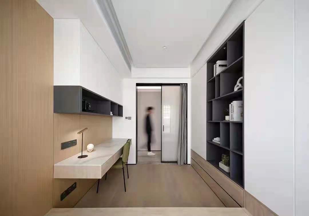 自然舒適的木飾面, 溫柔色調(diào)的軟裝，讓整個空間更具治愈感和親和力，加上生活的煙火氣，安靜而溫馨，平淡而簡單。 (4).jpg