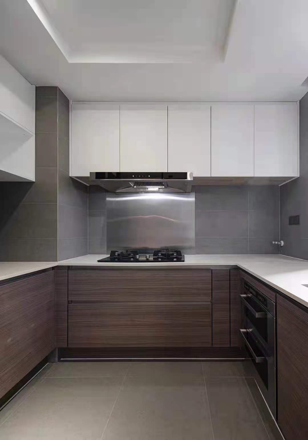 自然舒適的木飾面, 溫柔色調(diào)的軟裝，讓整個空間更具治愈感和親和力，加上生活的煙火氣，安靜而溫馨，平淡而簡單。 (8).jpg